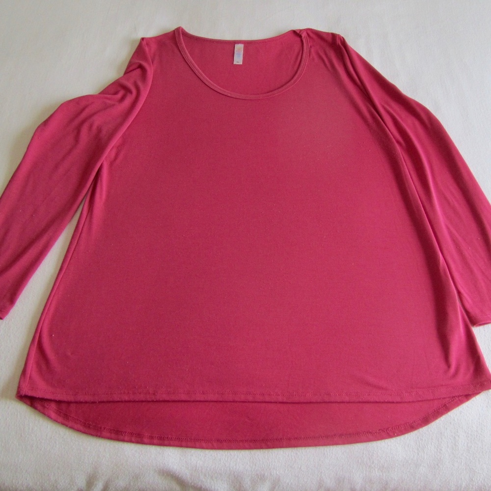 LuLaRoe Lynnae shirt.